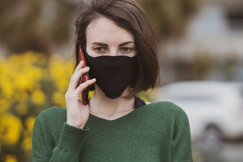 quando usare igienizzante mani e disinfettare lo smartphone 